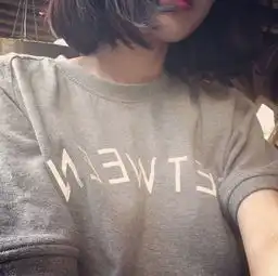 qq头像女,不带字,不是卡通,要多一点