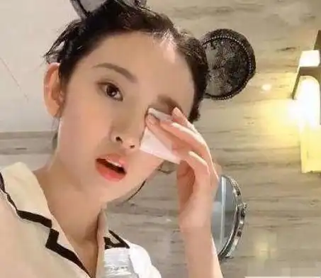 樱桃女神不愧唐艺昕,孕期素颜状态好,网友求孕期保养秘籍