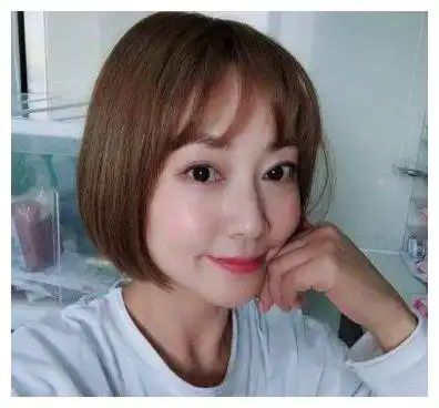 她33岁嫁张卫健,流产后多次打排卵针致又老又胖,如今45岁似少女