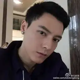 酷而不媚显气质张若昀李易峰冯铭潮马天宇戴耳钉也能帅一脸

