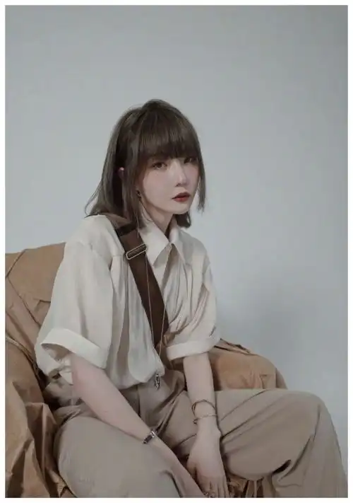 前夫是大名鼎鼎的高晓松,她19岁产女被离婚,漂亮女儿替她争气