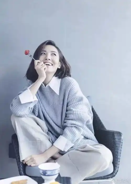 她曾插足唐嫣恋情,狂撩靳东,却活成最美正能量女神
