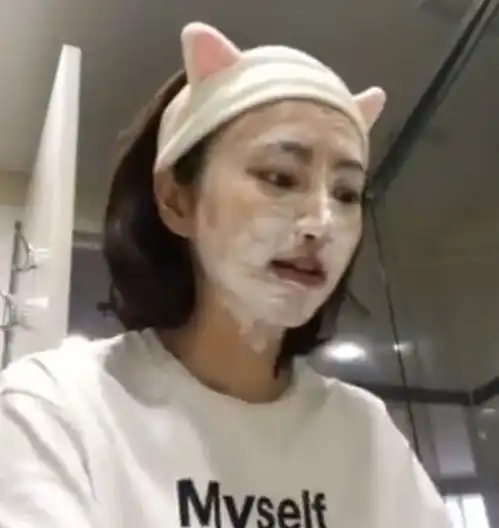 女星当众洗脸卸妆,杨幂状态真实,景甜颜值耐打,鞠婧祎确定27岁
