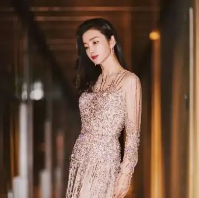 2018来点不一样的金属色让你做最前卫最时髦的girl