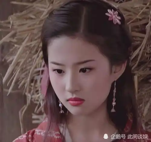 17岁28岁33岁的刘亦菲侧颜照对比,岁月从不败美人,骨相实在太绝