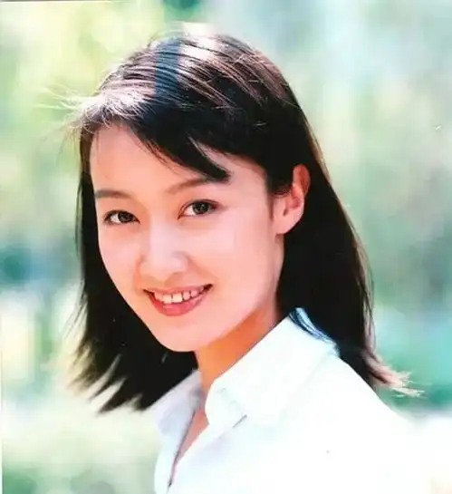 19年前,从央视辞职的女主持人,如今45岁的她,活得比烟花灿烂赵子琪