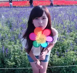 求唯美意境一些的女头像网址不采纳少于15个就别来了下面有图示范按照这种感觉