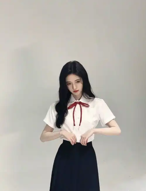 想减龄十岁试试学院风jk制服,杨幂郑爽鞠婧祎多次pick