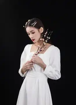 穿着白色连衣裙头纱的女性,婚纱婚礼,人物百态,摄影素材,汇图网