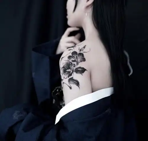 女生水墨纹身图案