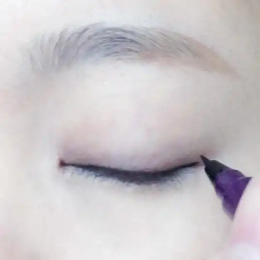 不会画眼线画不好眼线图解画眼线技巧,看看女神是怎么画的