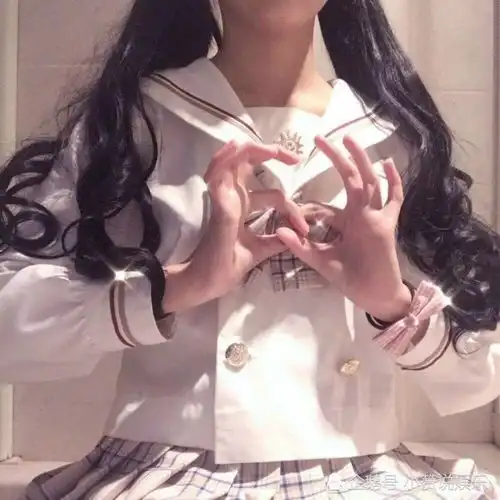 落入人间仙境的头像句子你假装开心的样子,真的很让人心疼