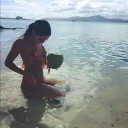 这俩美女网红一路炫富,忘了自己是在贩毒