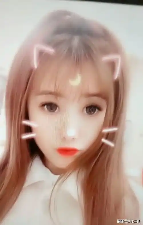 网恋一年女友奔现,见到真人后崩溃,网友赶紧分手,耽误人家姐姐