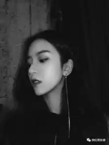 靠一张讨债脸也能圈粉200w还撩到小狼狗怎么做到的