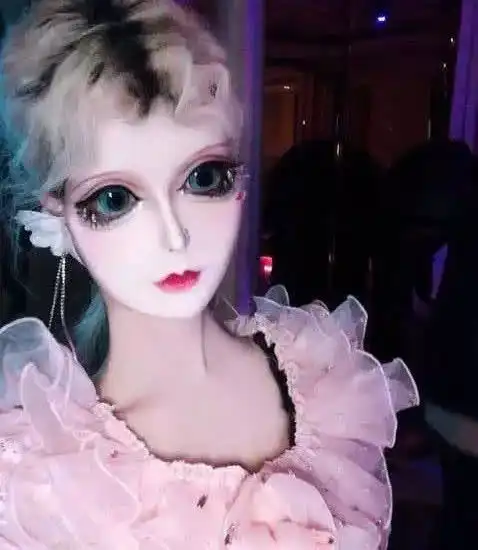 网红真人芭比鼻孔小到难以呼吸,吃饭也困难,直播全是差评