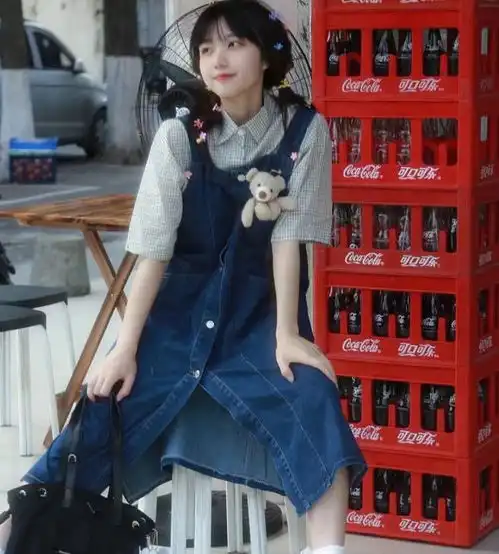 南京大学土家族女孩走红,学历证书曝光,颜值和能力并存
