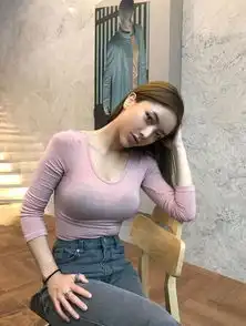 牛仔裤美女健康肤色傲人身材
