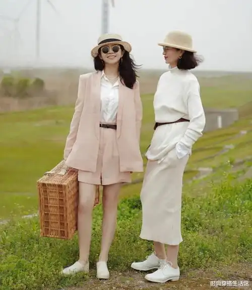 看了三木妈妈的穿搭,突然发现她穿衣不扮嫩不老气的样子真美