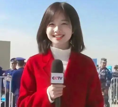 美女记者王冰冰生图照,不愧是能扛得住央视镜头的大美人