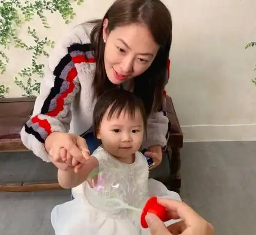 组图江宏杰福原爱一家三口同框女儿正面曝光可爱爆表