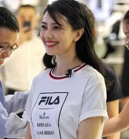 女神高圆圆近照曝出,产后肌肉松弛显老态,身材比以前更加丰腴了