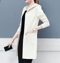 五一过后,建议女人拿下这薄风衣,抗皱不沾灰,高雅显气质