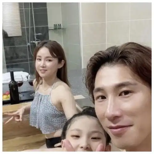 韩国击剑女皇宣布将奉子成婚,网友曝未婚夫为女性