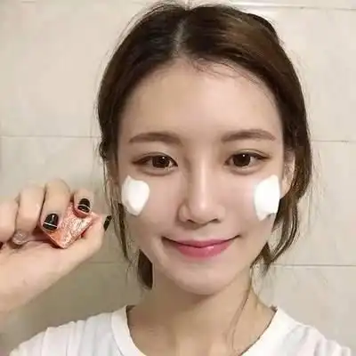 女人长斑点没自信抹点梳妆台的它,一周过后淡化斑点显年轻
