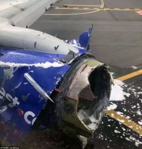 如何看待美国西南航空swa1380航班因引擎发生爆炸迫降费城,致乘客一死七伤