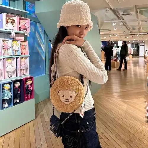 jennie晒出约会同款穿搭,是网友过度关注,还是她太呆萌可爱