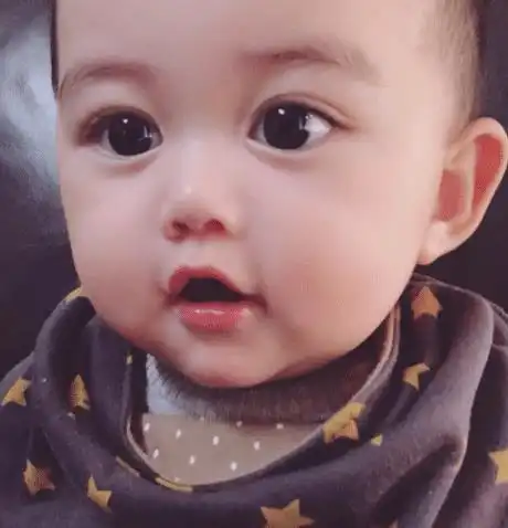 眼睛有3个特点的女生,天生就是桃花眼,不化妆也很好看