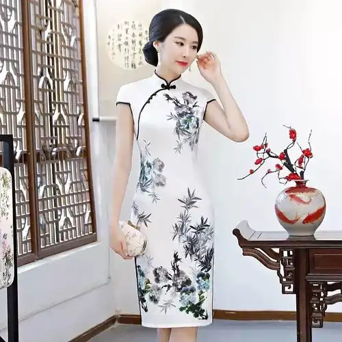 穿旗袍的女人,哪怕不漂亮也会优雅十足