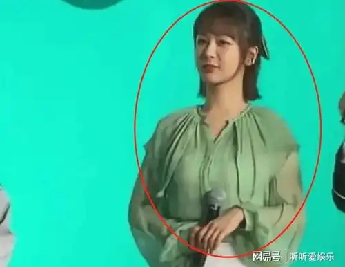 女心理师官博晒照,杨紫剪短发齐刘海,干净利落一点也不胖