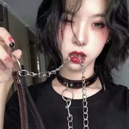 今日份女头持续地坐在同一个地方低着头会做不好的梦