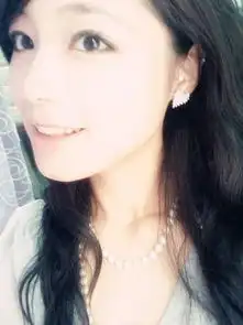 高校美女熬夜观看亨利比赛足球宝贝爱练摊