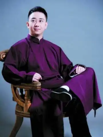 站在李诞面前的男人王自健,从80后脱口秀离开后真的消失了吗