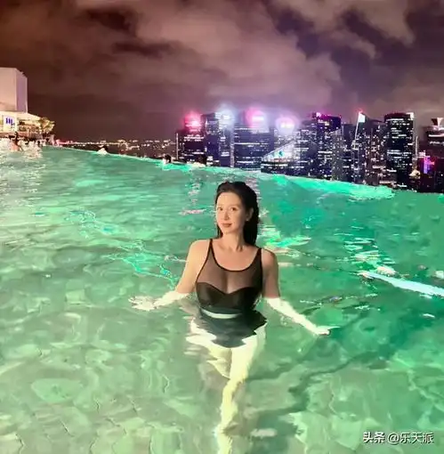 最美兔女郎张萌大秀女儿视角,身材优越,与丈夫恩爱如初