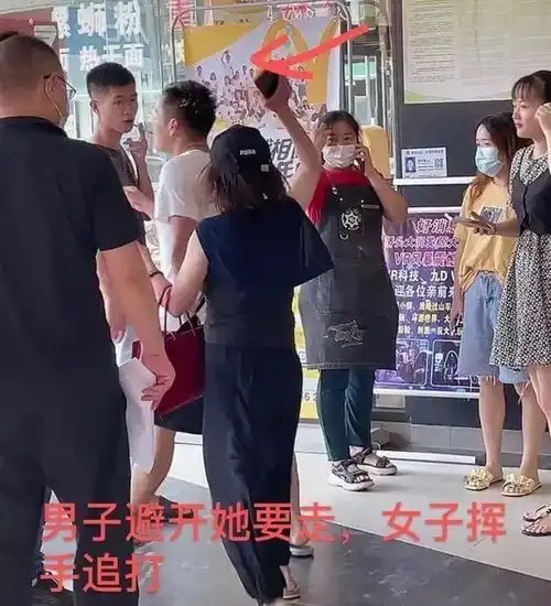 广东女子带狗进超市不听劝阻,被打耳光,围观路人拍手叫好