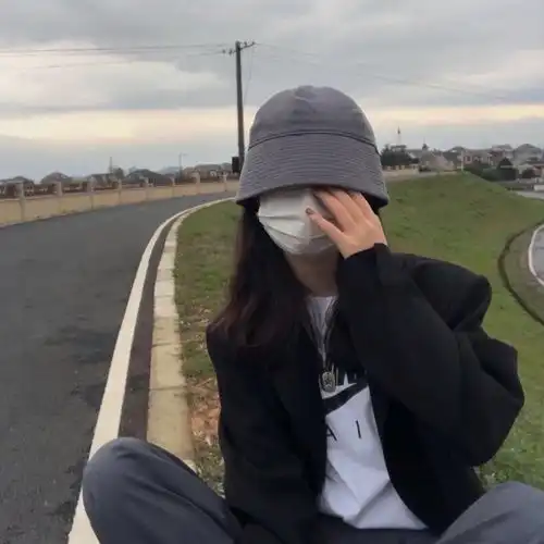 背景头像枕头里藏了好多个发霉的梦腾讯新闻