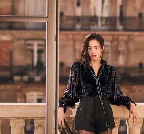 性感的定义就是穿的少跟着明星学撩人穿搭,时髦又高级
