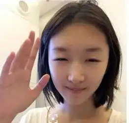 周冬雨眼睛有故事割了双眼皮变了个人