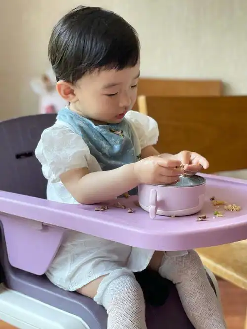 奥运冠军何雯娜泳装照曝光,皮肤白皙女神范十足,2岁女儿像爸爸