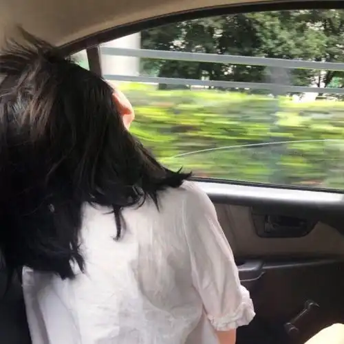 笑着哭泣,女生头像