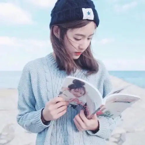 戴帽子女生头像