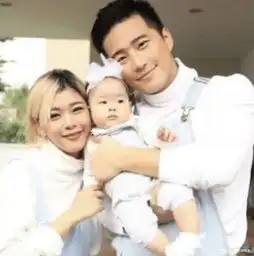 因高颜值而走红,奉子成婚妻子貌美如花,在女儿2个月时选择出家