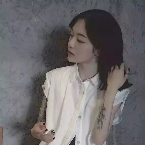 女生头像言不由衷