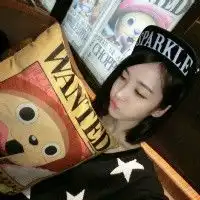 微信盘腿坐戴帽子风景女生头像微信头像图片大全