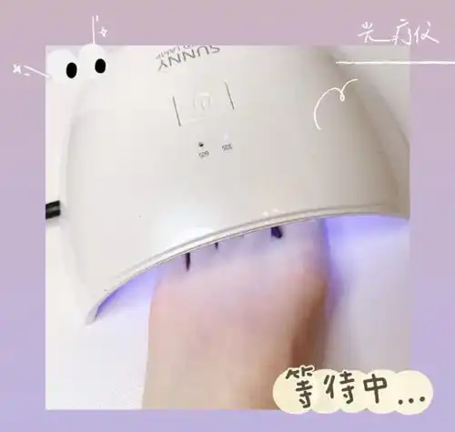 方媛在线教美甲,糖果图案暴露辣妈少女心,漂亮双脚抢镜