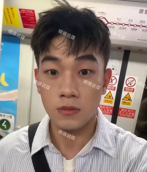 晴晴说媒98年的单眼皮男生,章丘本地,比较幽默,喜欢可爱的女孩子